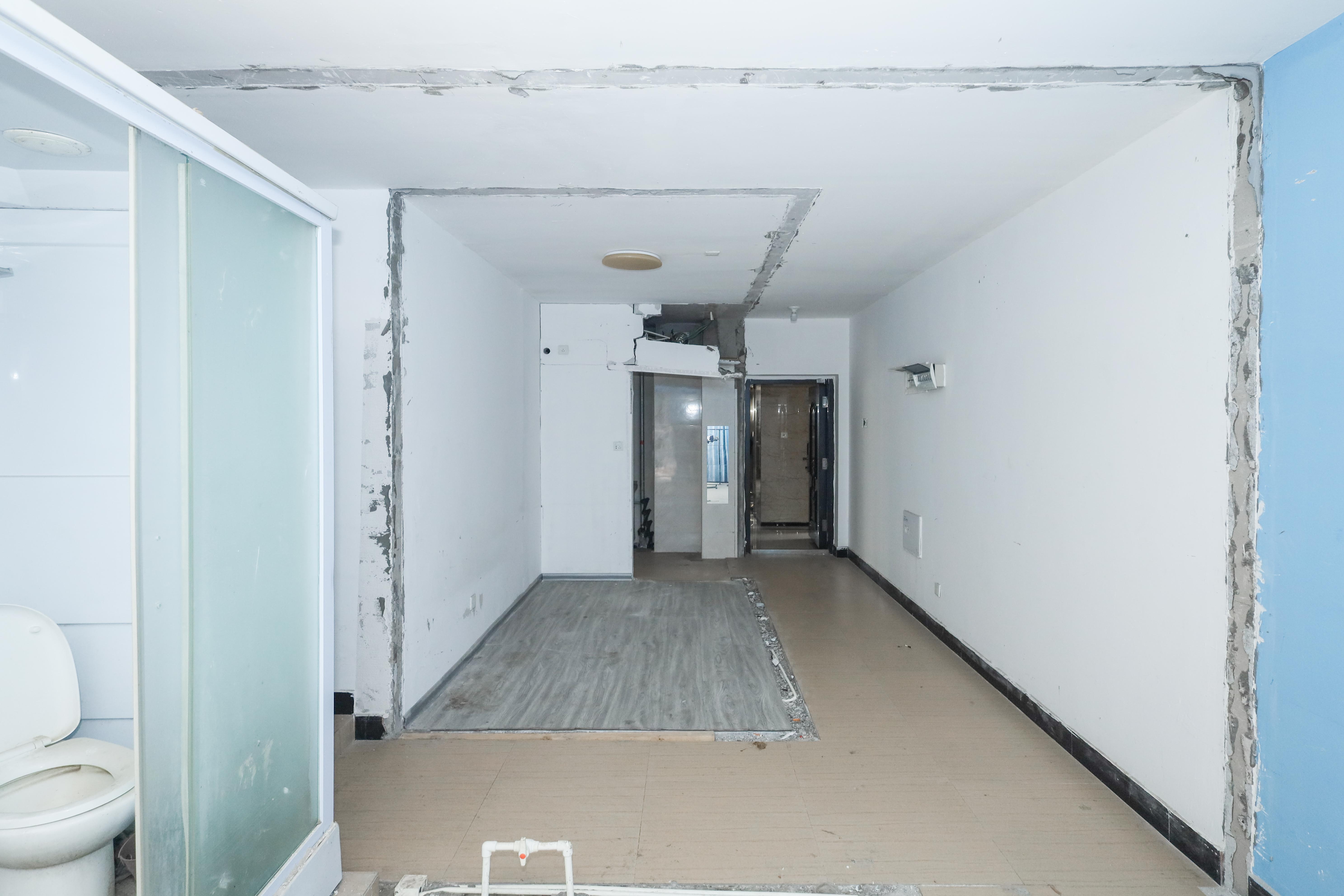 中国铁建梅溪青秀三期  4室2厅2卫   168.00万客厅