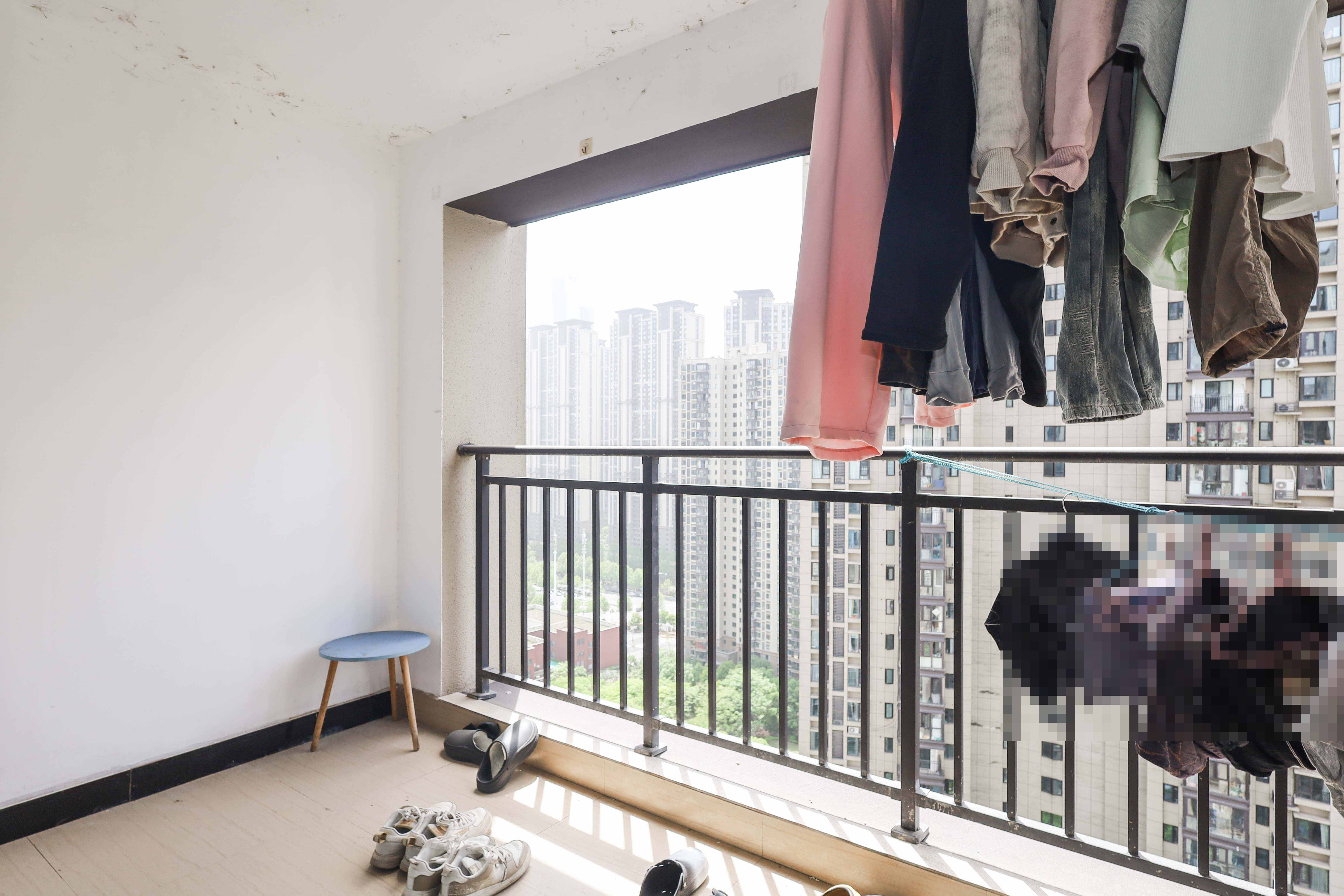中国铁建梅溪青秀三期  4室2厅2卫   168.00万阳台
