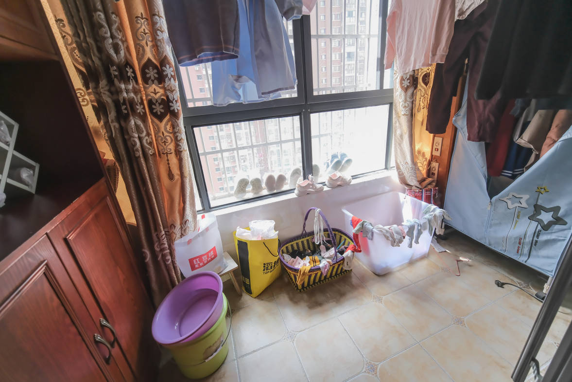 山水湾  4室2厅2卫    90.0万阳台