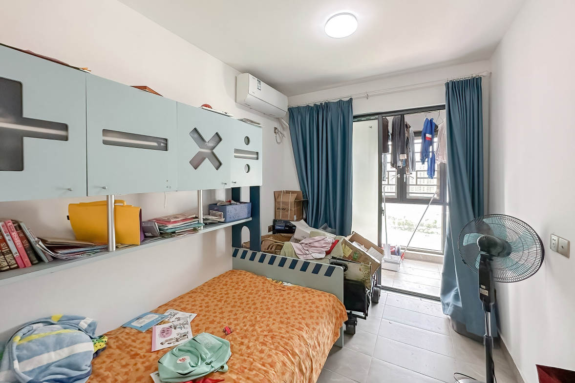 中海阅麓山一期  4室2厅2卫    229.0万卧室