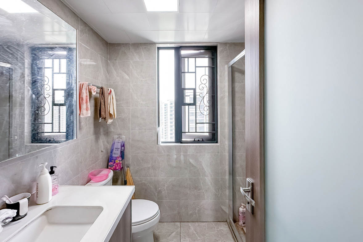 中海阅麓山一期  4室2厅2卫    229.0万卫生间