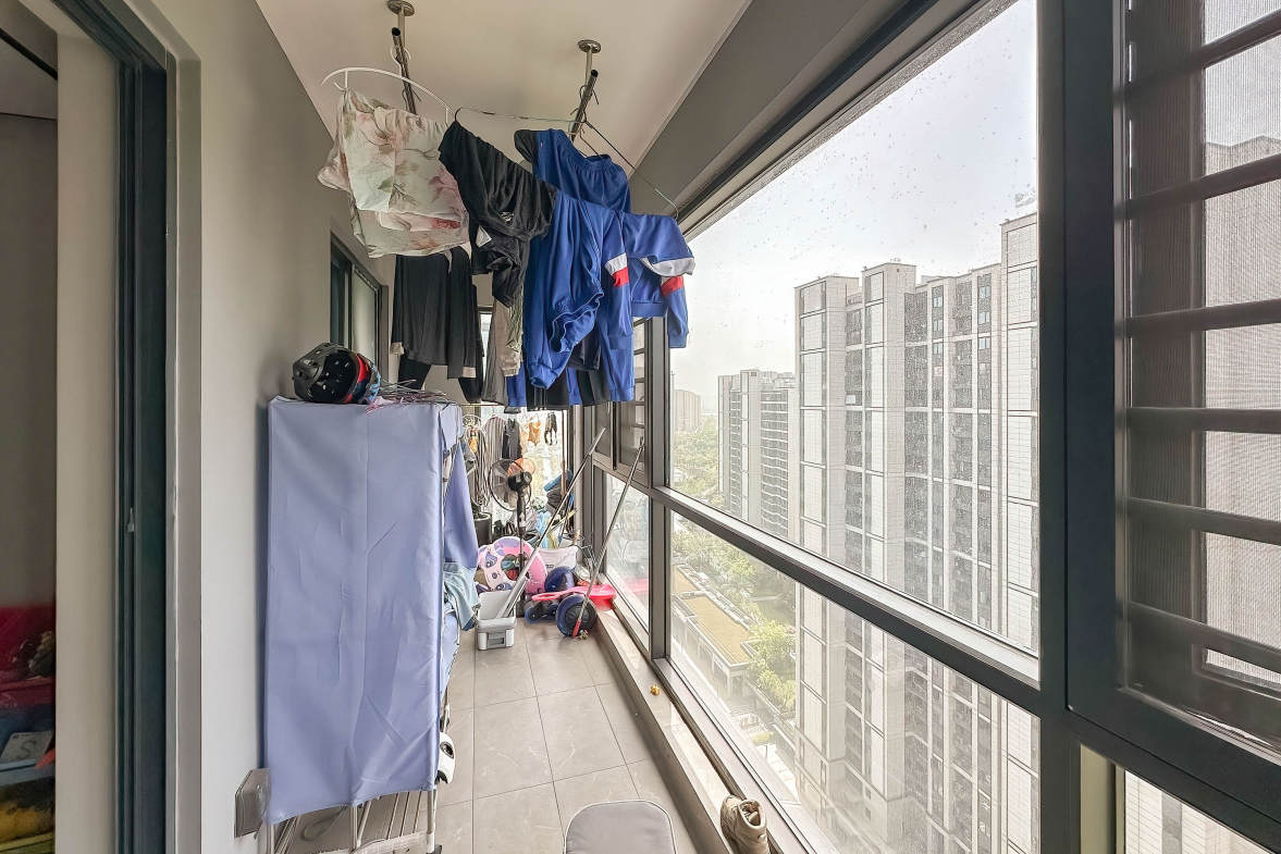 中海阅麓山一期  4室2厅2卫    229.0万阳台