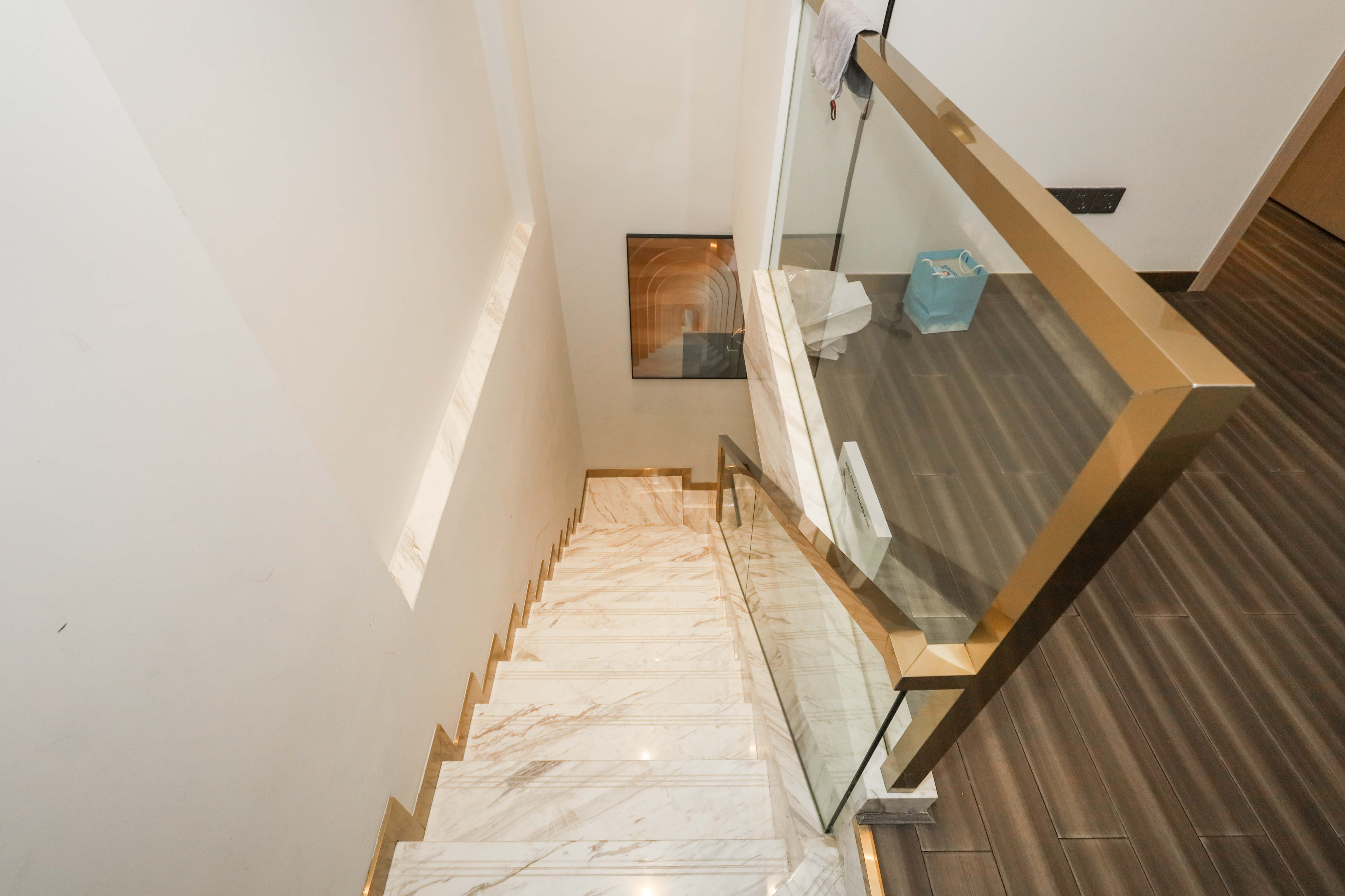 建发央著  4室2厅2卫   223.00万其他