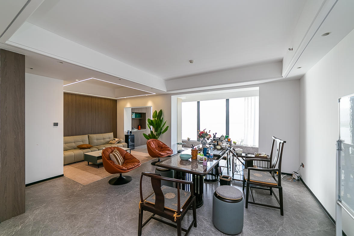 湘江颂 5室2厅3卫 300.0万 湘江颂 5室2厅3卫 300.0万客厅