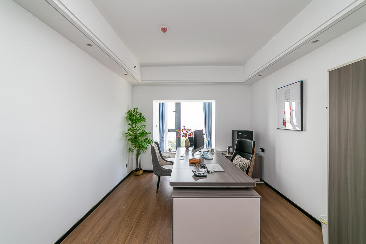 湘江颂 5室2厅3卫 300.0万 湘江颂 5室2厅3卫 300.0万卧室