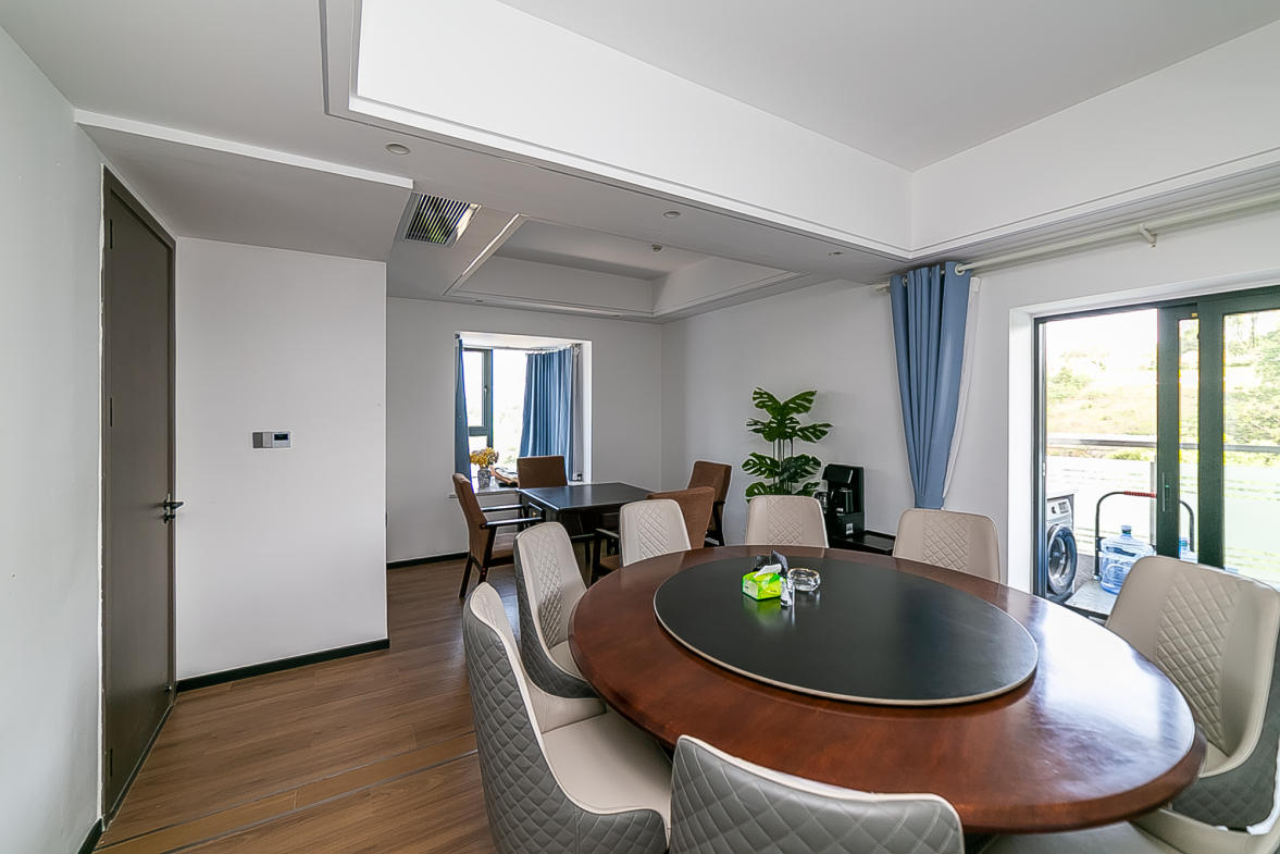 湘江颂 5室2厅3卫 300.0万 湘江颂 5室2厅3卫 300.0万卧室