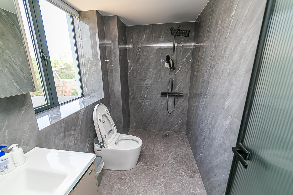 湘江颂 5室2厅3卫 300.0万 湘江颂 5室2厅3卫 300.0万卫生间