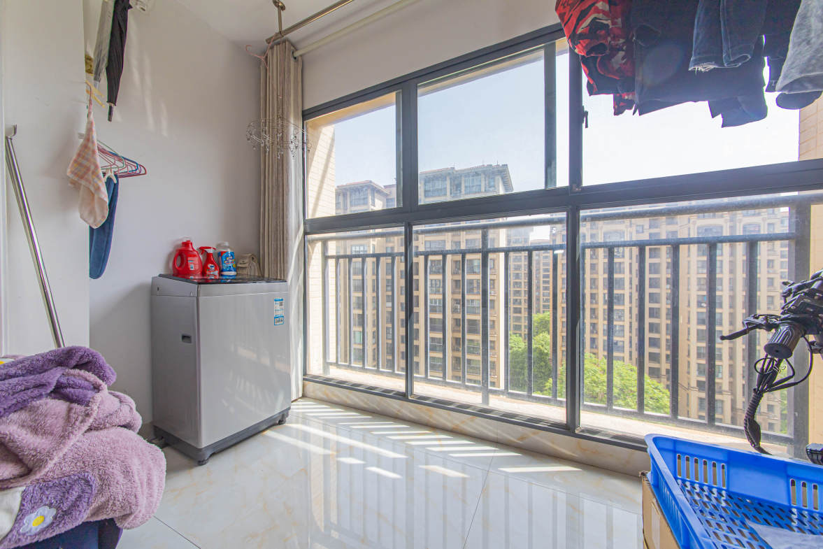 中建芙蓉嘉苑  2室2厅1卫    78.0万阳台