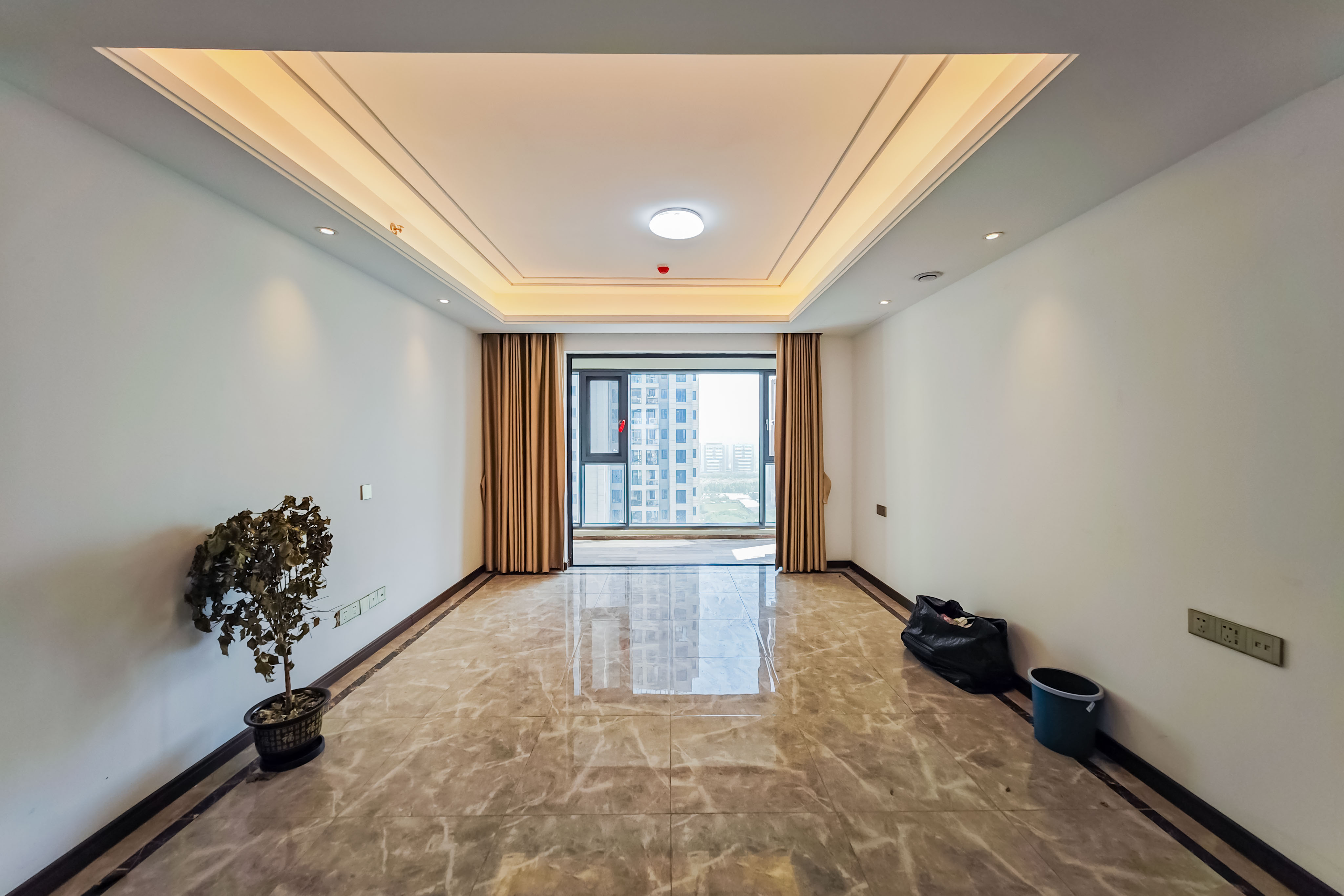 绿地长沙城际空间站（绿地新里佳苑）  4室2厅2卫    141.0万