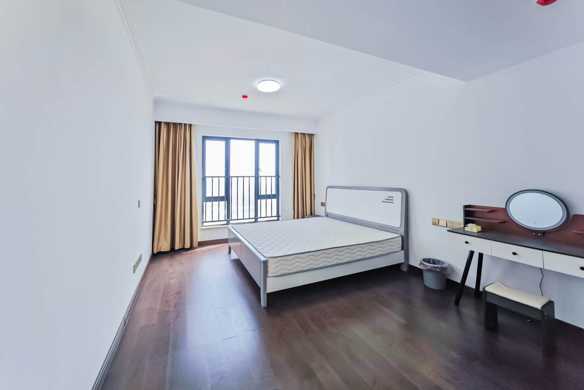 绿地长沙城际空间站(绿地新里佳苑) 4室2厅2卫 180.0万 绿地长沙城际空间站(绿地新里佳苑) 4室2厅2卫 180.0万卧室